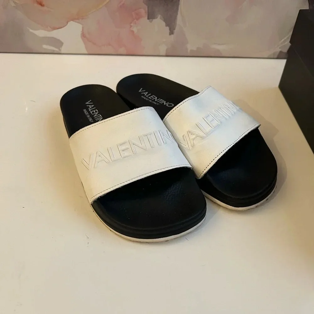 ! Mario Valentino Samantha white slides size 6